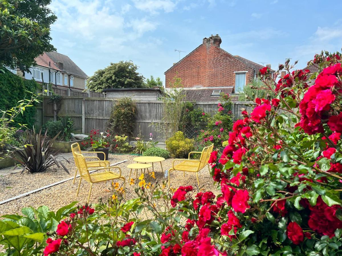 Gordon Villa - A Seaside Escape Harwich Exterior photo